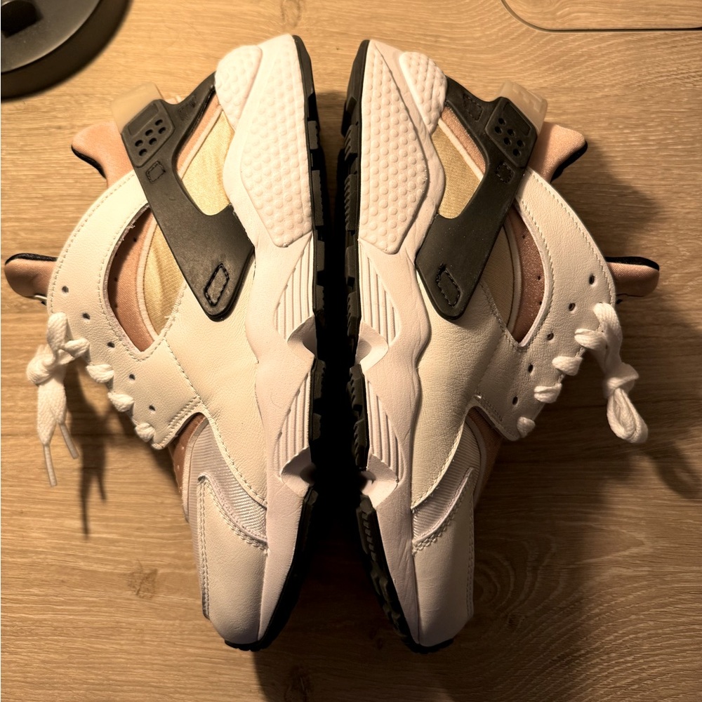 Nike Air Huarache White Sandrift